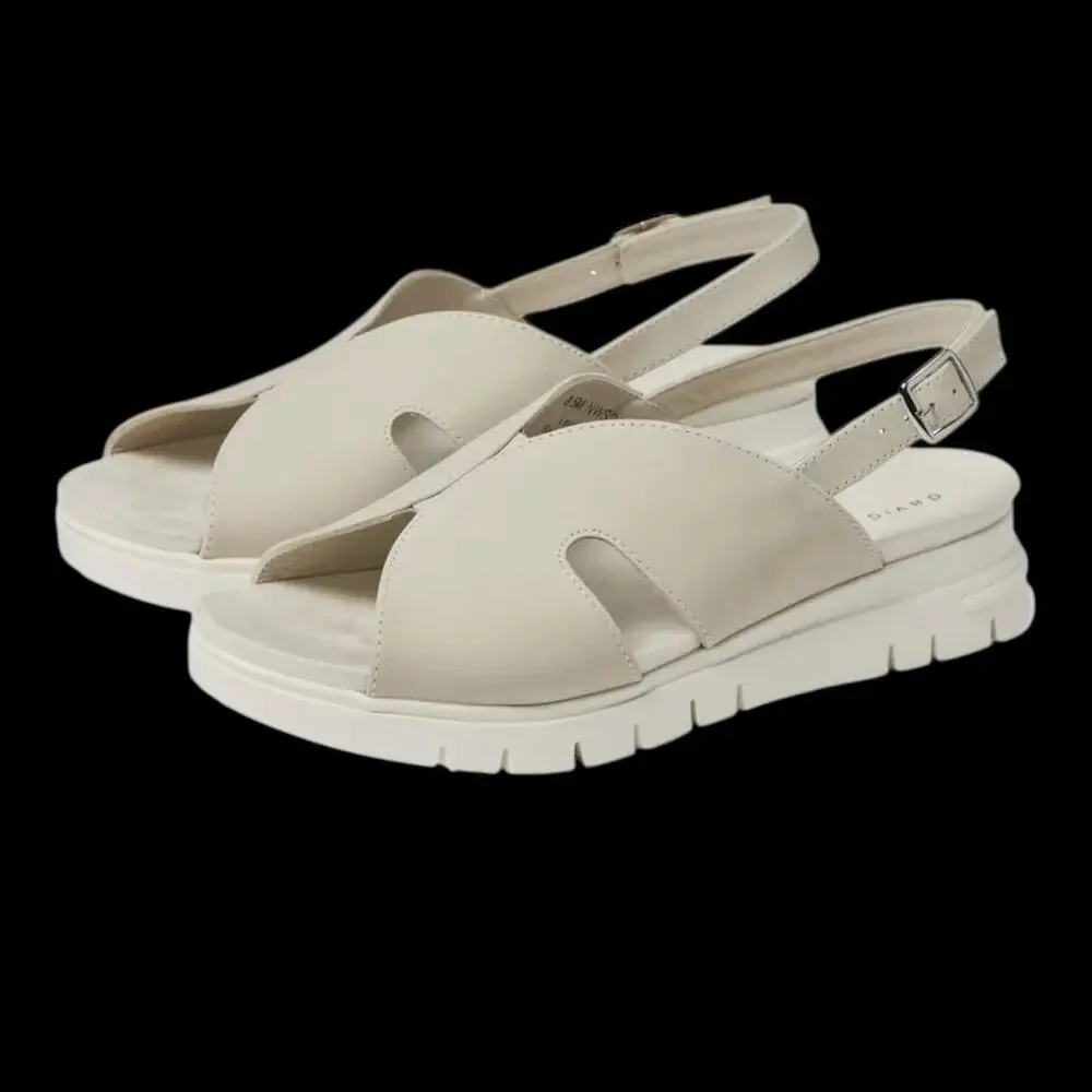 David Tate Madona Women Beige sandals adjustable slingback SZ/ 7 Wide